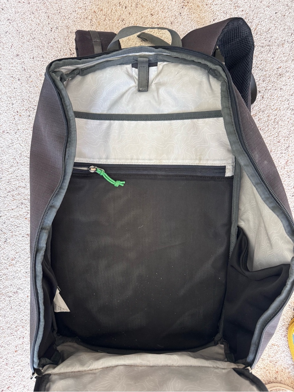 STIO Basin 25 L Black Daypack with Green Accents - Picture 6 of 6